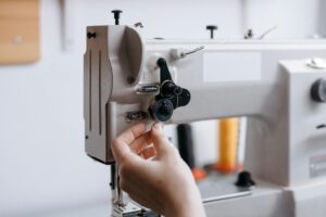 impressão digital têxtil, personalização em massa moda, produção sob demanda têxtil, moda digital, Kornit Digital, sustentabilidade na moda, tecnologia de impressão vestuário, DTG Kornit, e-commerce moda, produção têxtil rápida